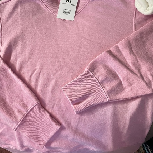 NEW- 3 FREE ASSEMBLY 
2025 Sweatshirts-Assorted Colors 
$ 5 each Kids XL - Picture 7 of 13